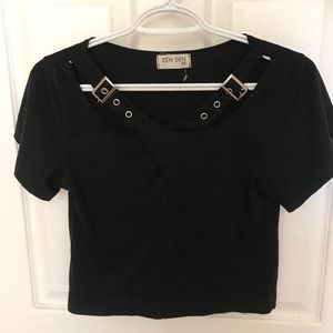 BUCKLE CROP TOP